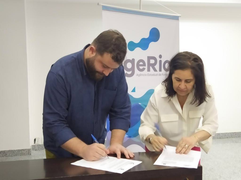 Assinatura do convênio SindRio e AGERIO